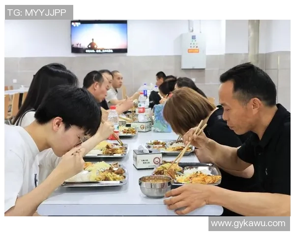 伊犁八中足球比赛直播精彩纷呈球迷热情高涨不容错过