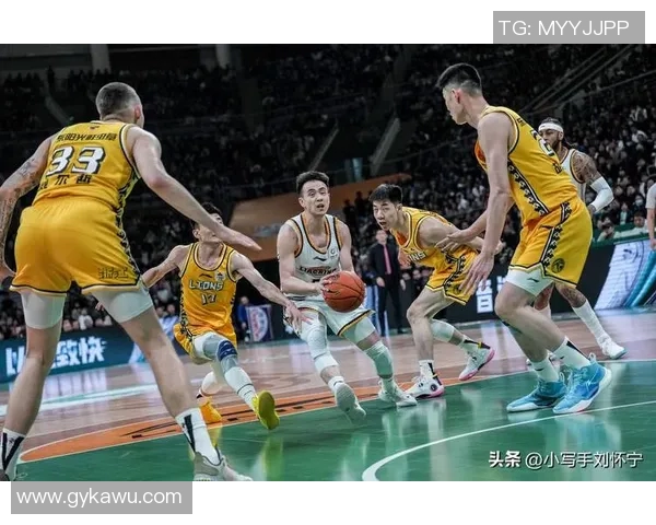 辽宁队迎战客麦隆队全力争胜展现中国足球新风貌