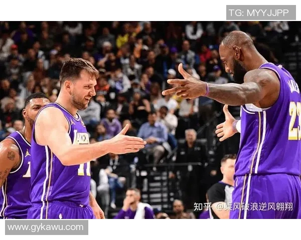 湖人与爵士季后赛对决回顾：经典时刻与关键球员的精彩表现分析