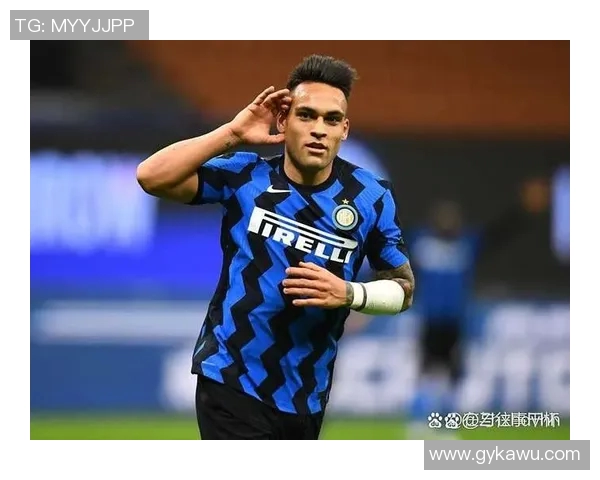 马丁内斯的传奇之路:从草根球员到世界足球巨星的蜕变与奋斗 马丁内斯的传奇之路:从草根球员到世界足球巨星的蜕变与奋斗