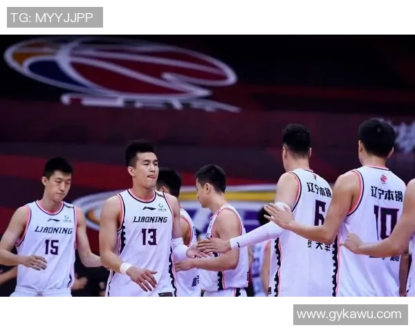 北控与辽宁激战正酣双方球员拼尽全力争夺胜利